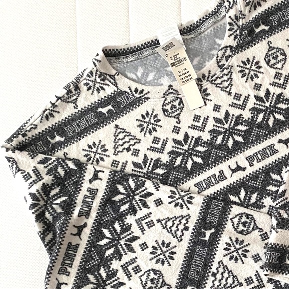 PINK Victoria’s Secret Cozy Holiday Sleep Top NWT - Picture 3 of 3